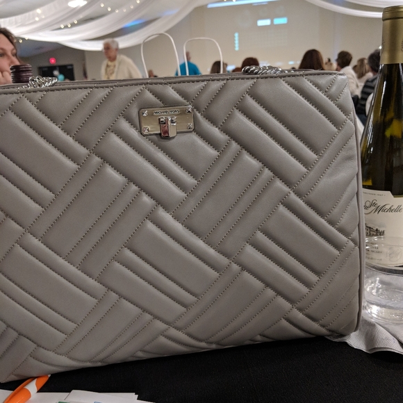 Michael Kors purse - Picture 3 of 6